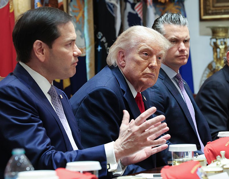 נשיא ארה"ב, דונלד טראמפ, מזכיר ההגנה האמריקני, פיט הגסת', ומזכיר המדינה האמריקני, מרקו רוביו, 27 במאי 2026