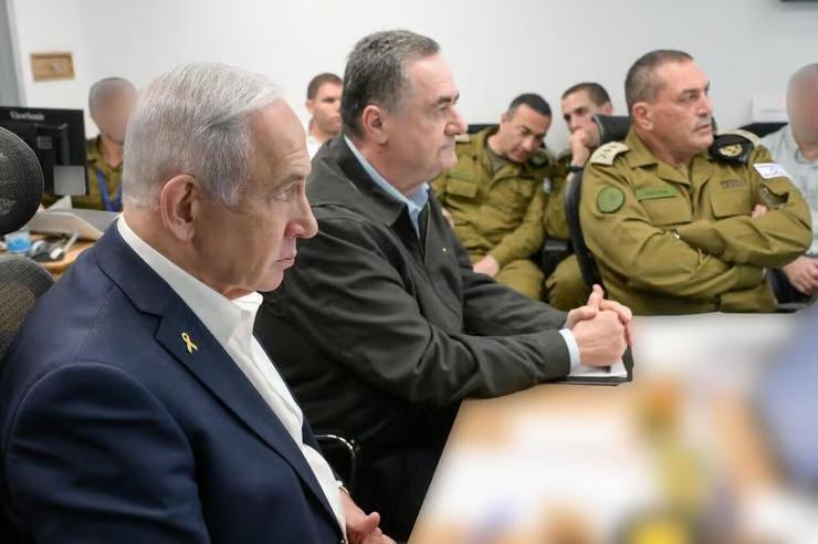 ראש הממשלה, בנימין נתניהו, לצד הרמטכ"ל, רא"ל אייל זמיר, ושר הביטחון, ישראל כ"ץ