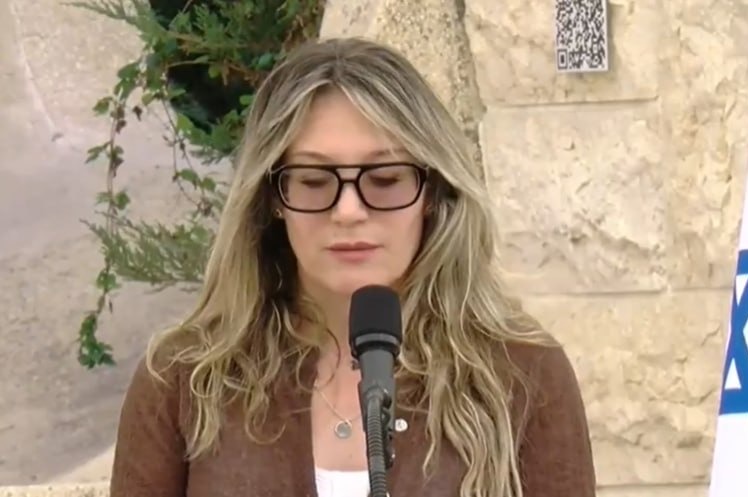 סבין טסה במהלך דבריה בטקס היום