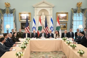 נציגי ישראל ולבנון במהלך פגישה בוושינגטון בתיווך ארה"ב, 3 ביוני 2026