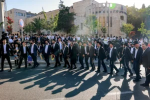 חרדים בהפגנת מחאה נגד הגיוס בירושלים, 23 ביולי 2025